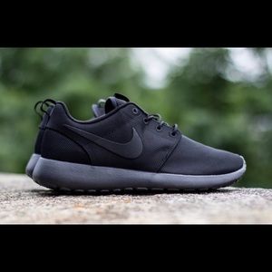 All black nike roshe sneakers Size 8.5 or 7Y